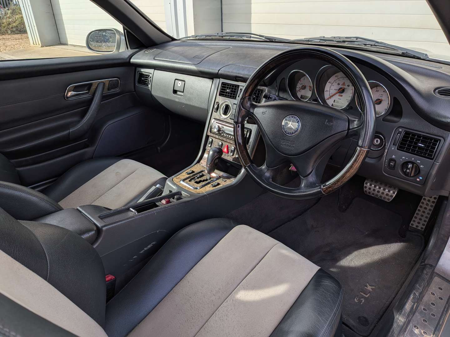 <p>2004 MERCEDES SLK 320 R170 AUTO</p>