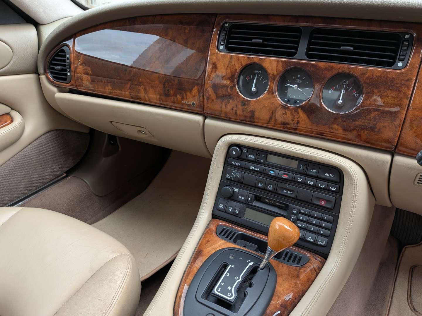 <p>2004 JAGUAR XK8 4.2 COUPE AUTO</p>