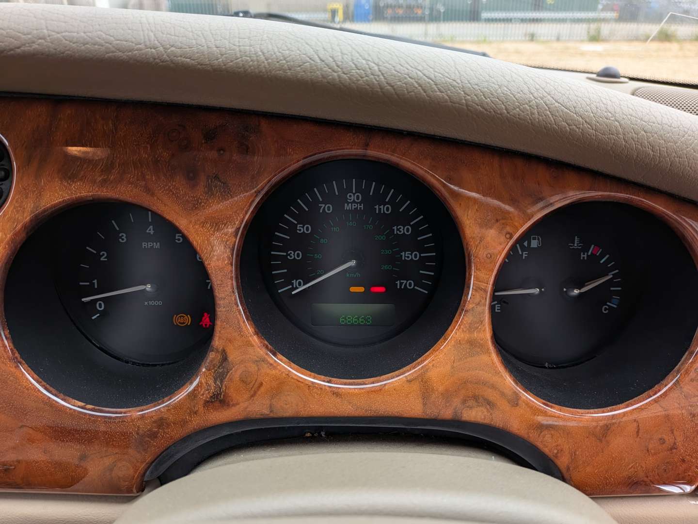 <p>2004 JAGUAR XK8 4.2 COUPE AUTO</p>