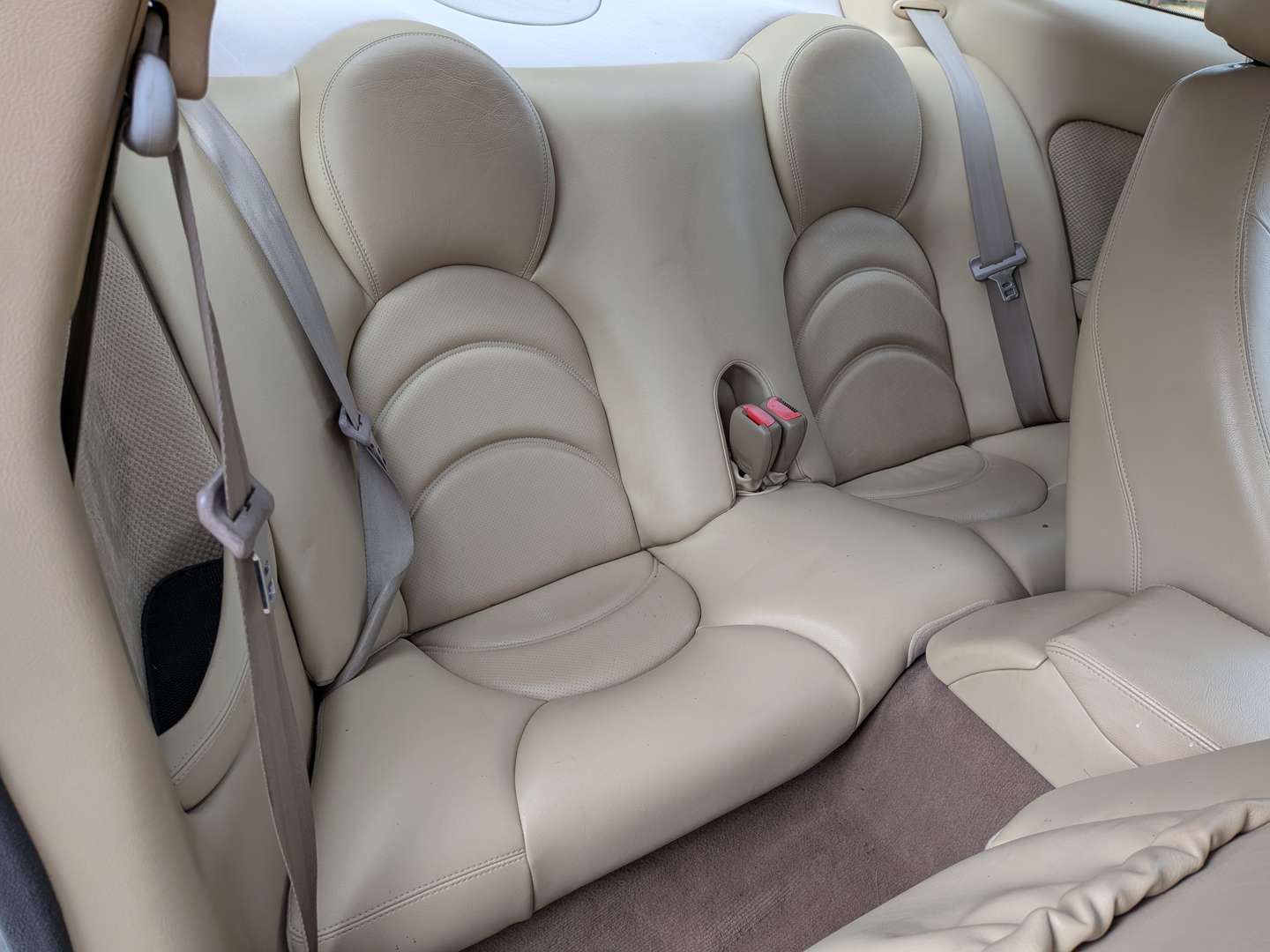 <p>2004 JAGUAR XK8 4.2 COUPE AUTO</p>