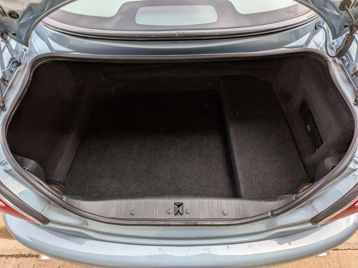 <p>2004 JAGUAR XK8 4.2 COUPE AUTO</p>