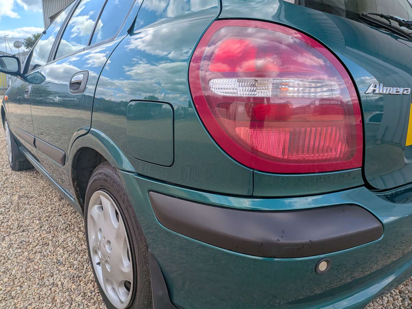 <p>2001 NISSAN ALMERA SE</p>