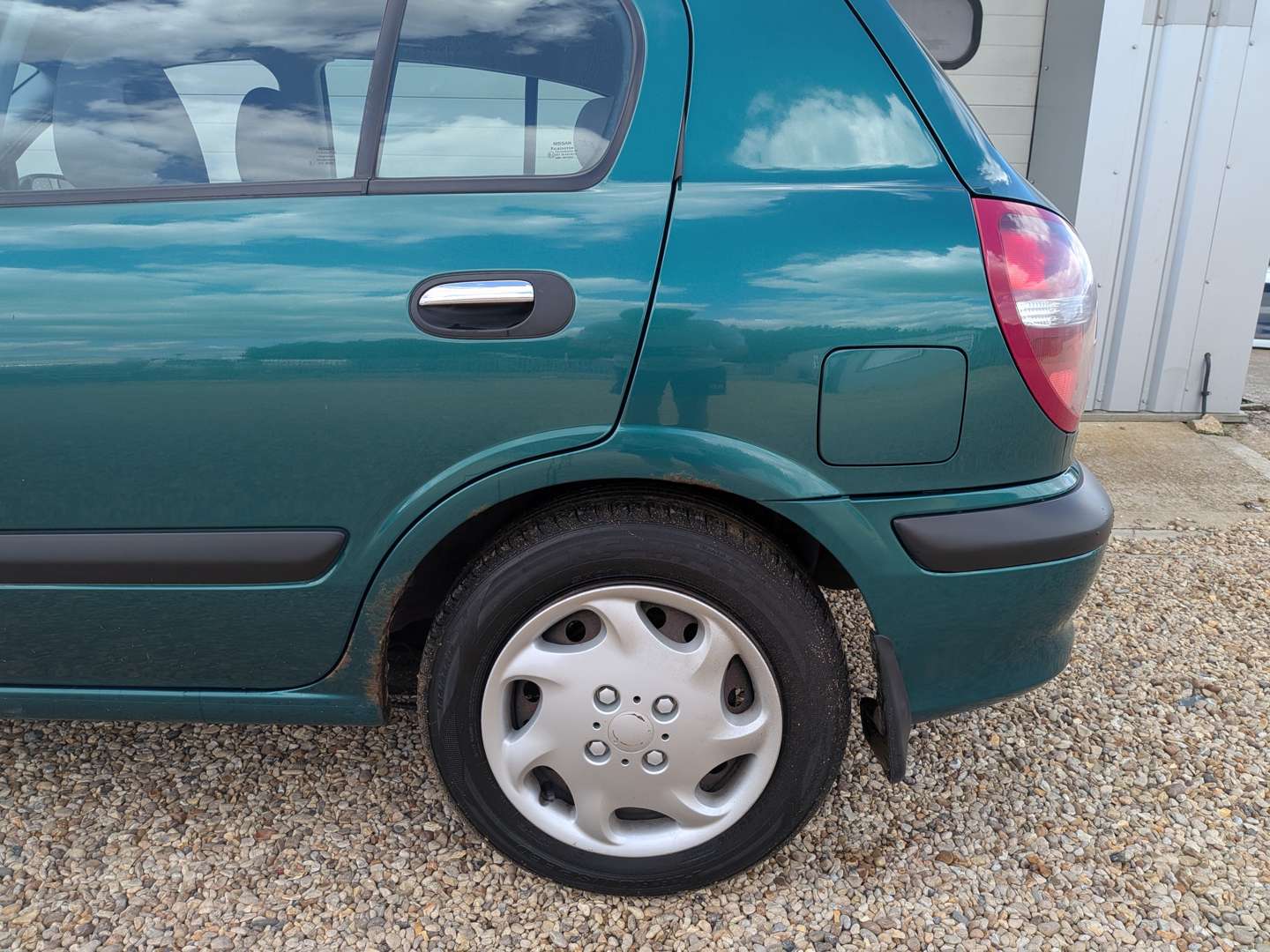 <p>2001 NISSAN ALMERA SE</p>