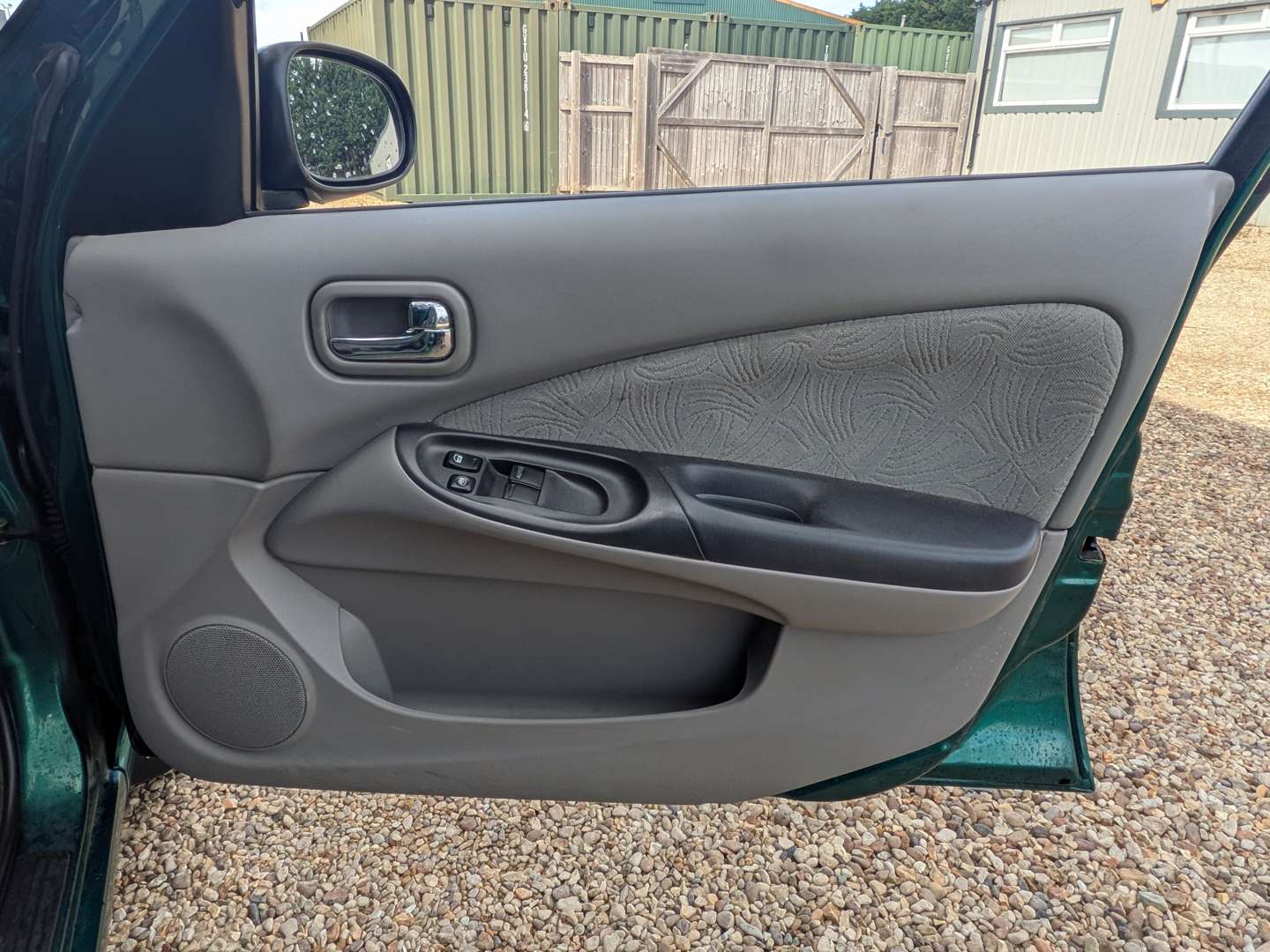 <p>2001 NISSAN ALMERA SE</p>