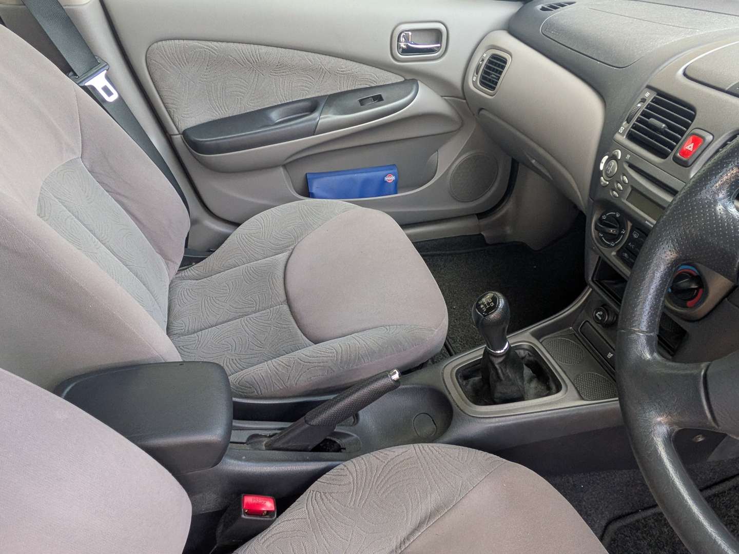 <p>2001 NISSAN ALMERA SE</p>