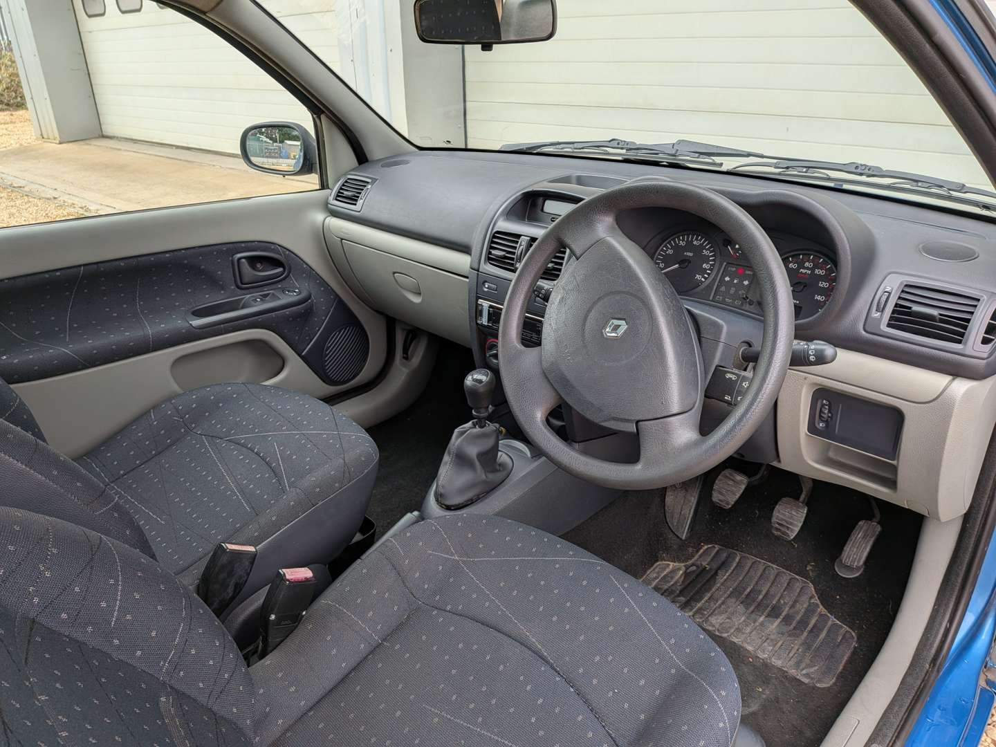 <p>2003 RENAULT CLIO EXPRESSION 16V</p>