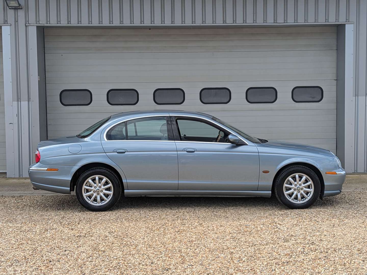 <p>2002 JAGUAR S-TYPE V6 SE AUTO</p>