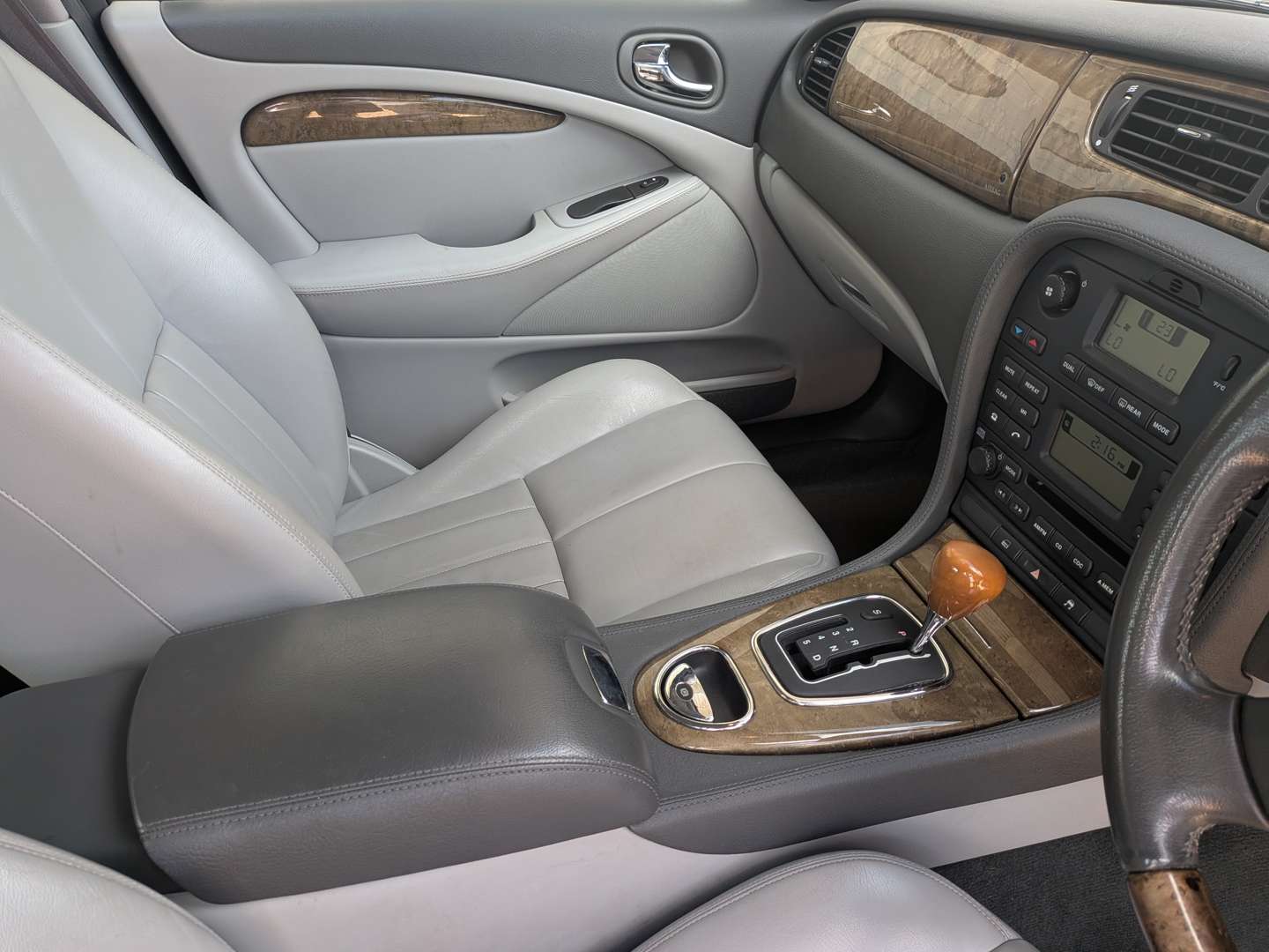 <p>2002 JAGUAR S-TYPE V6 SE AUTO</p>