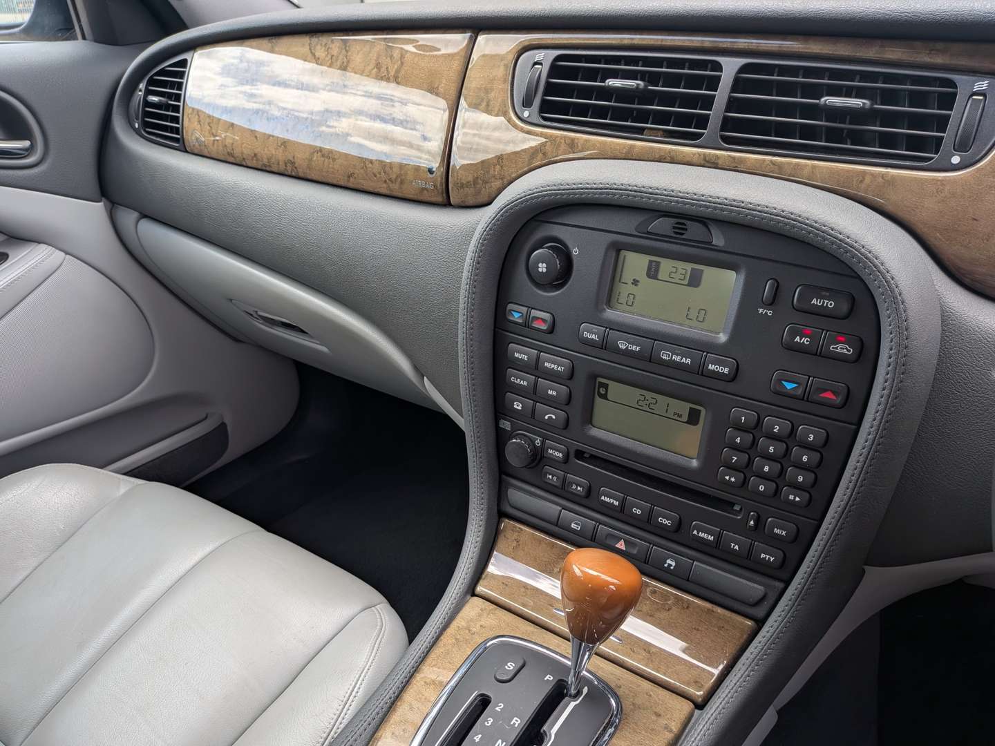 <p>2002 JAGUAR S-TYPE V6 SE AUTO</p>