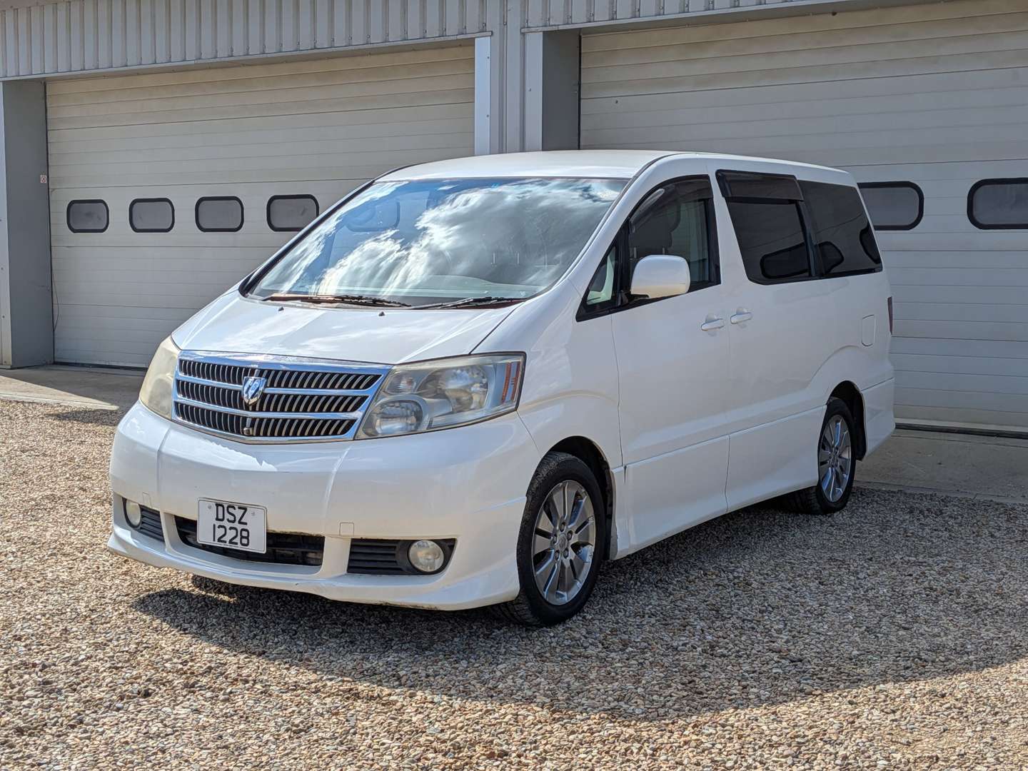 <p>2003 TOYOTA ALPHARD</p>