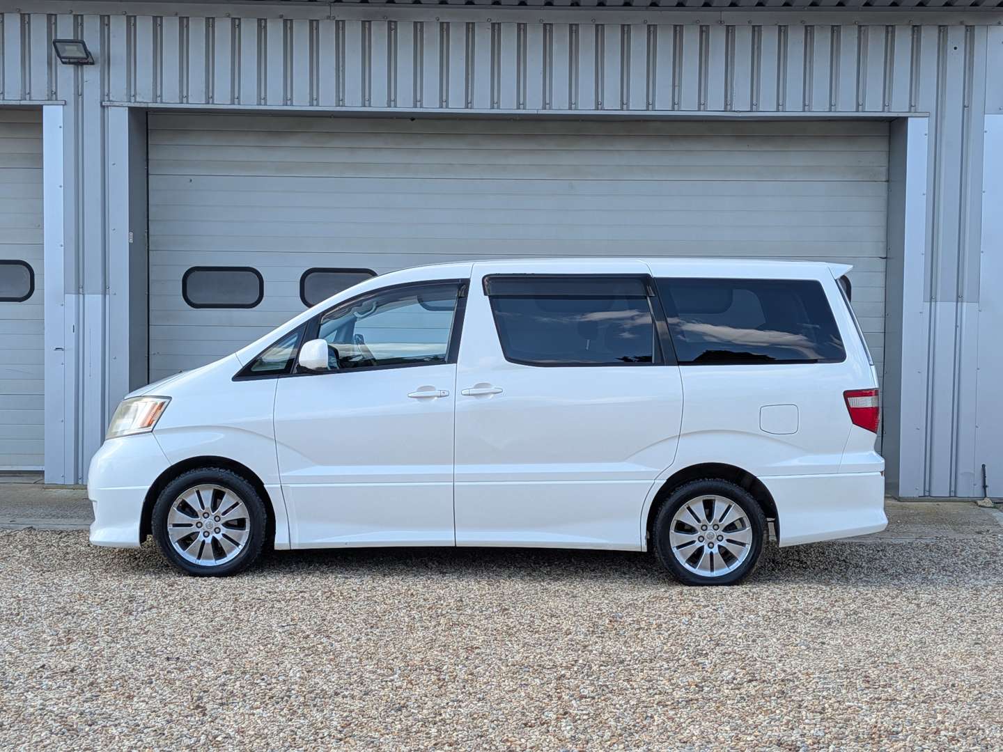<p>2003 TOYOTA ALPHARD</p>