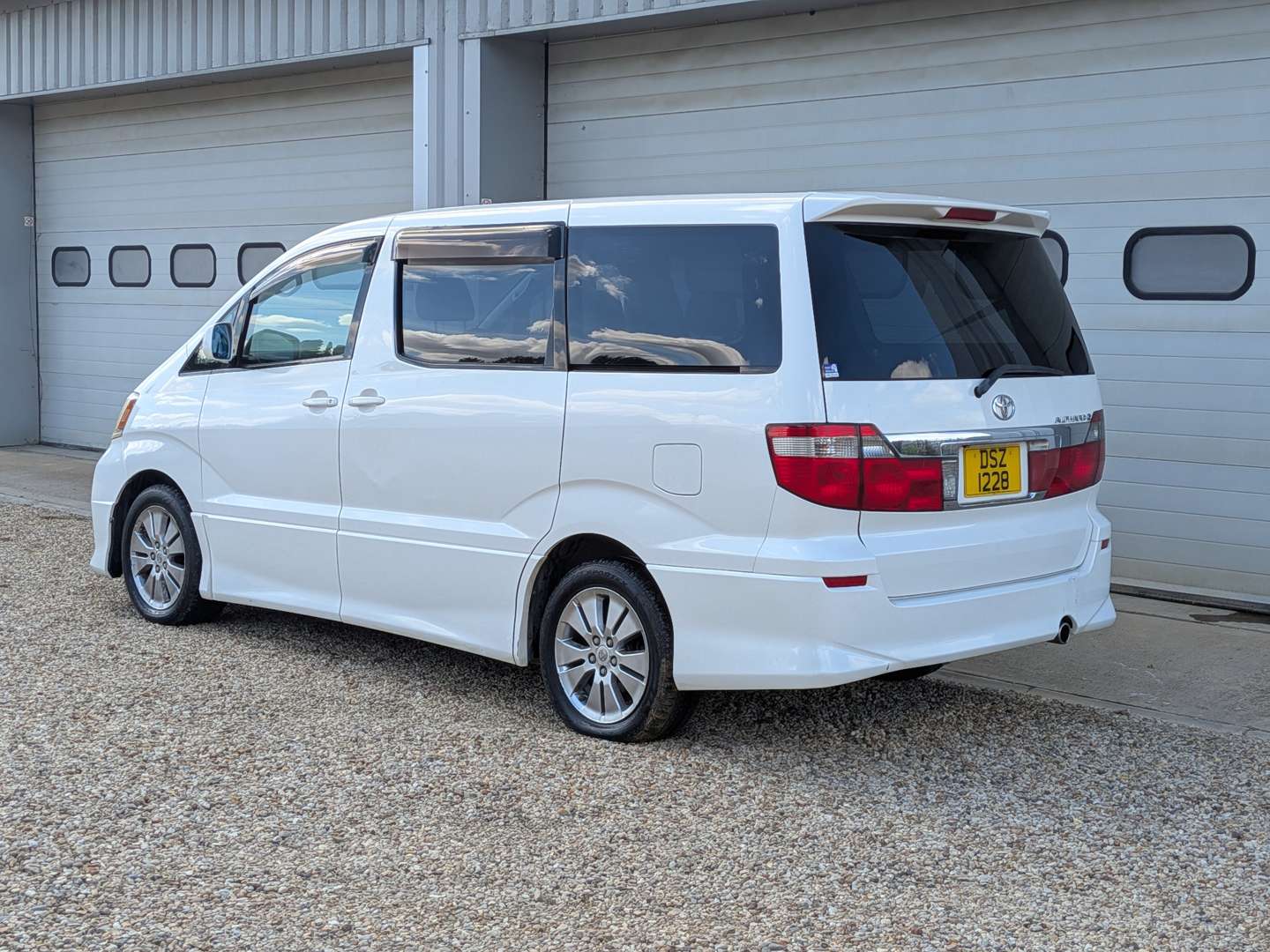 <p>2003 TOYOTA ALPHARD</p>