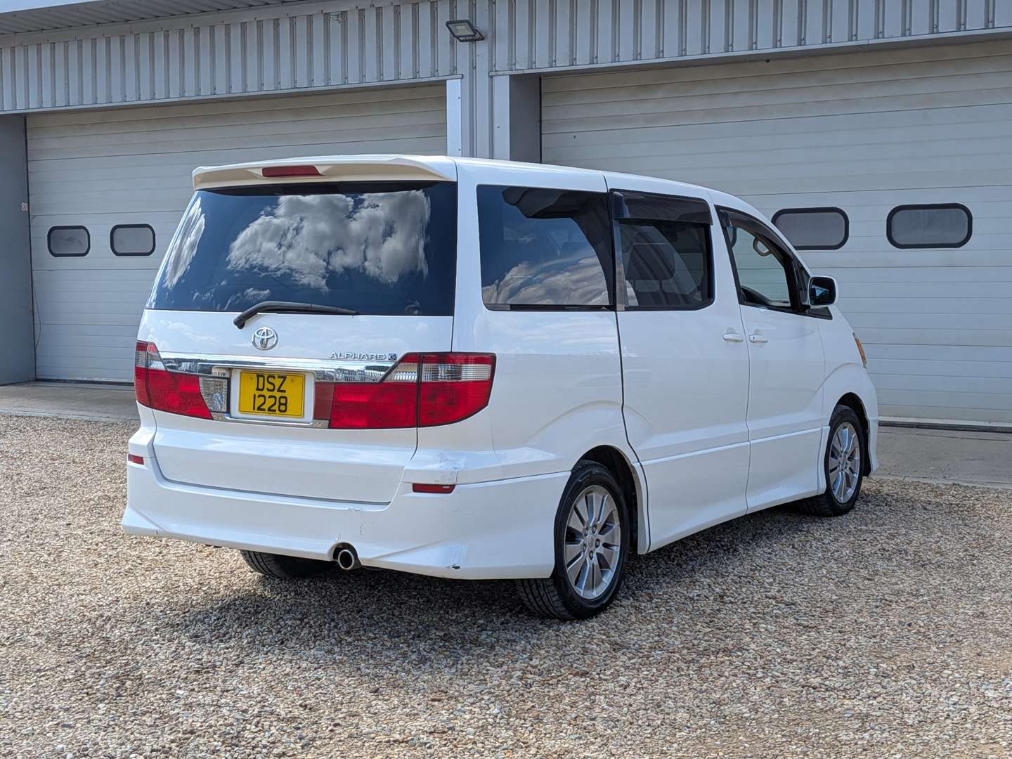 <p>2003 TOYOTA ALPHARD</p>