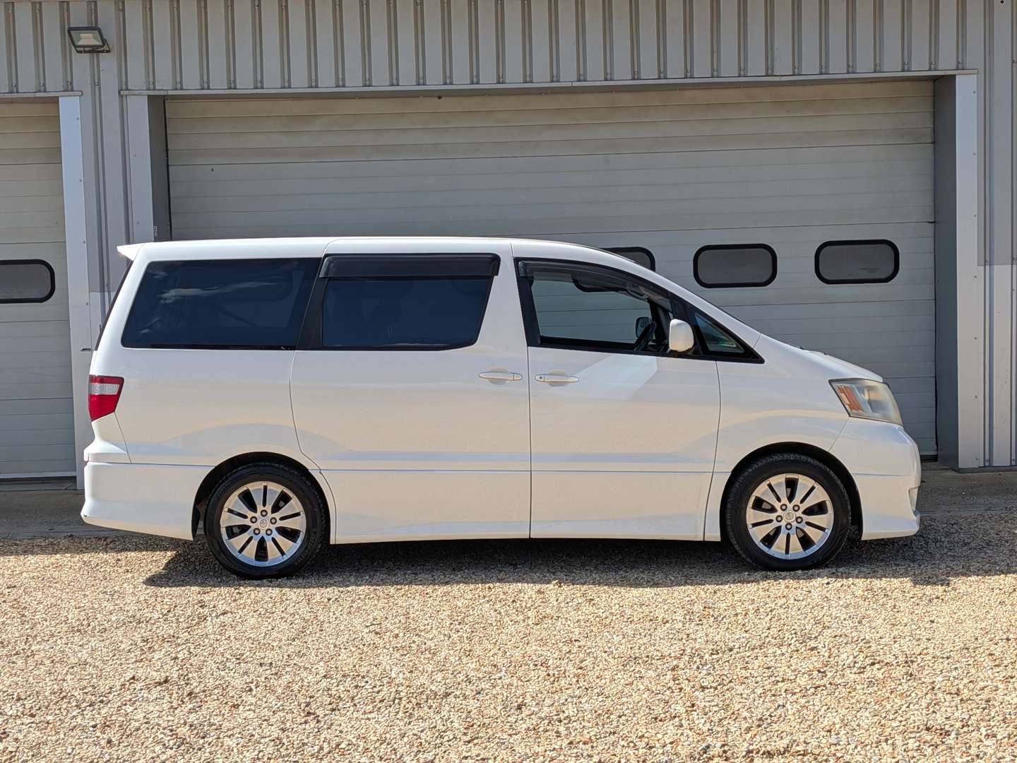 <p>2003 TOYOTA ALPHARD</p>