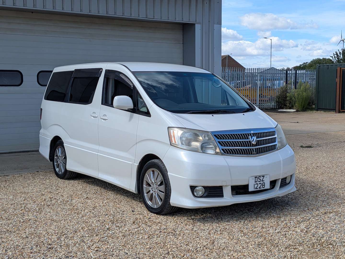 <p>2003 TOYOTA ALPHARD</p>