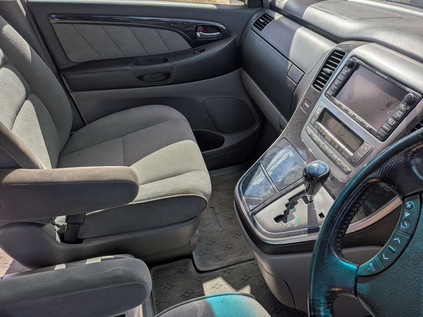 <p>2003 TOYOTA ALPHARD</p>