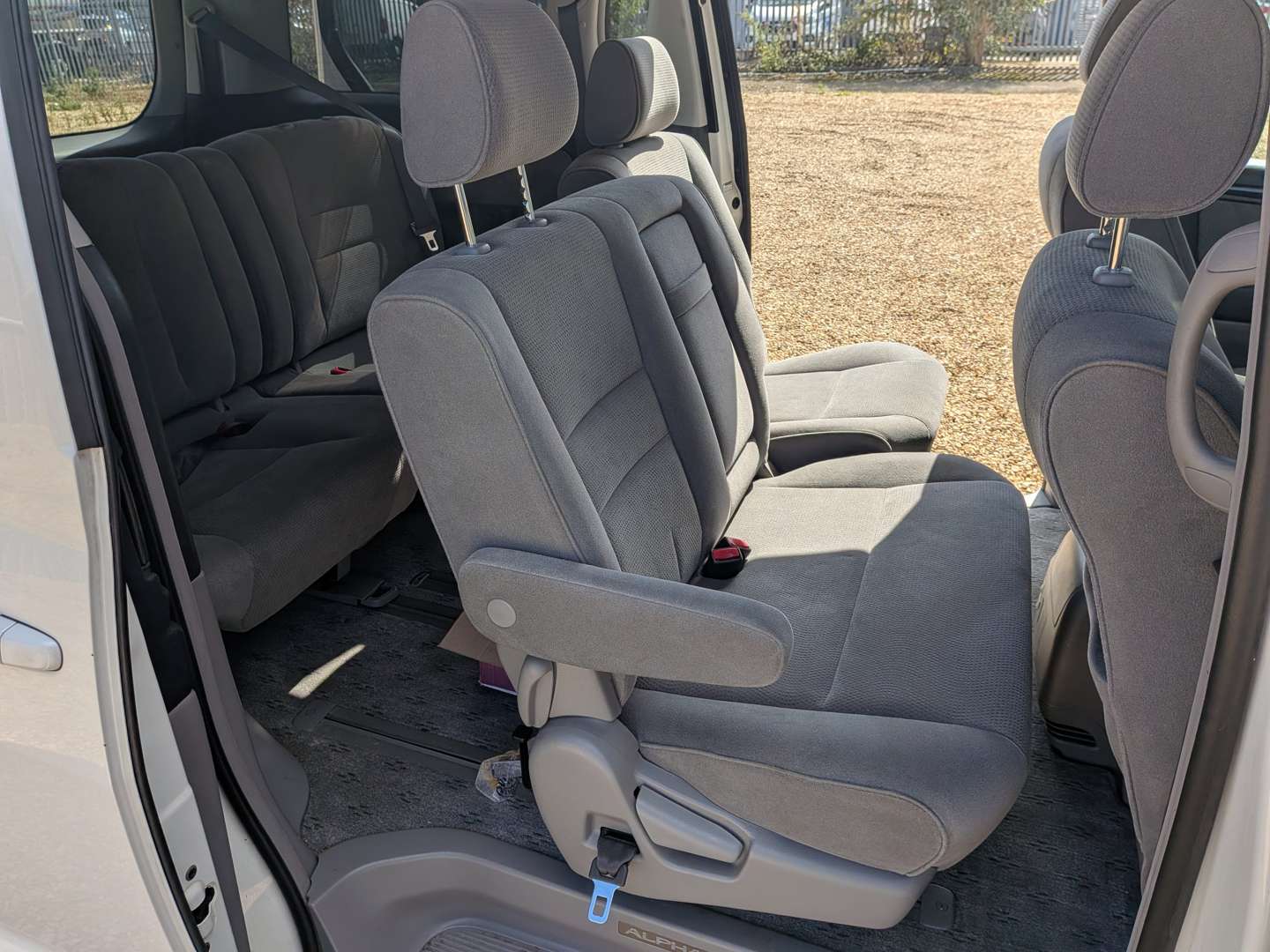 <p>2003 TOYOTA ALPHARD</p>