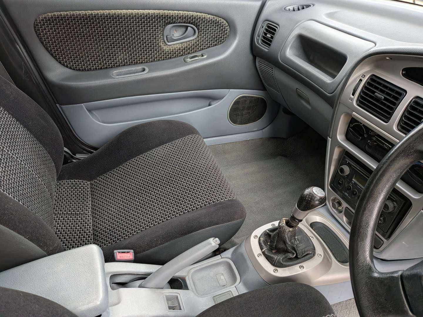 <p>2005 PROTON JUMBUCK GLS</p>