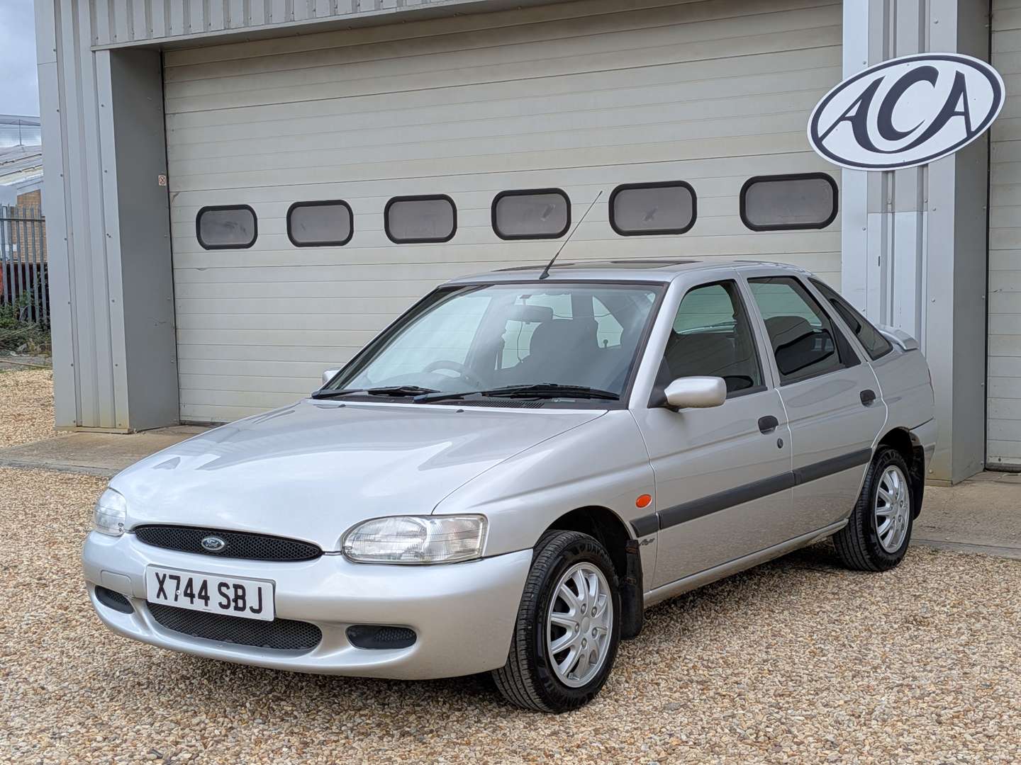 <p>2000 FORD ESCORT FLIGHT</p>