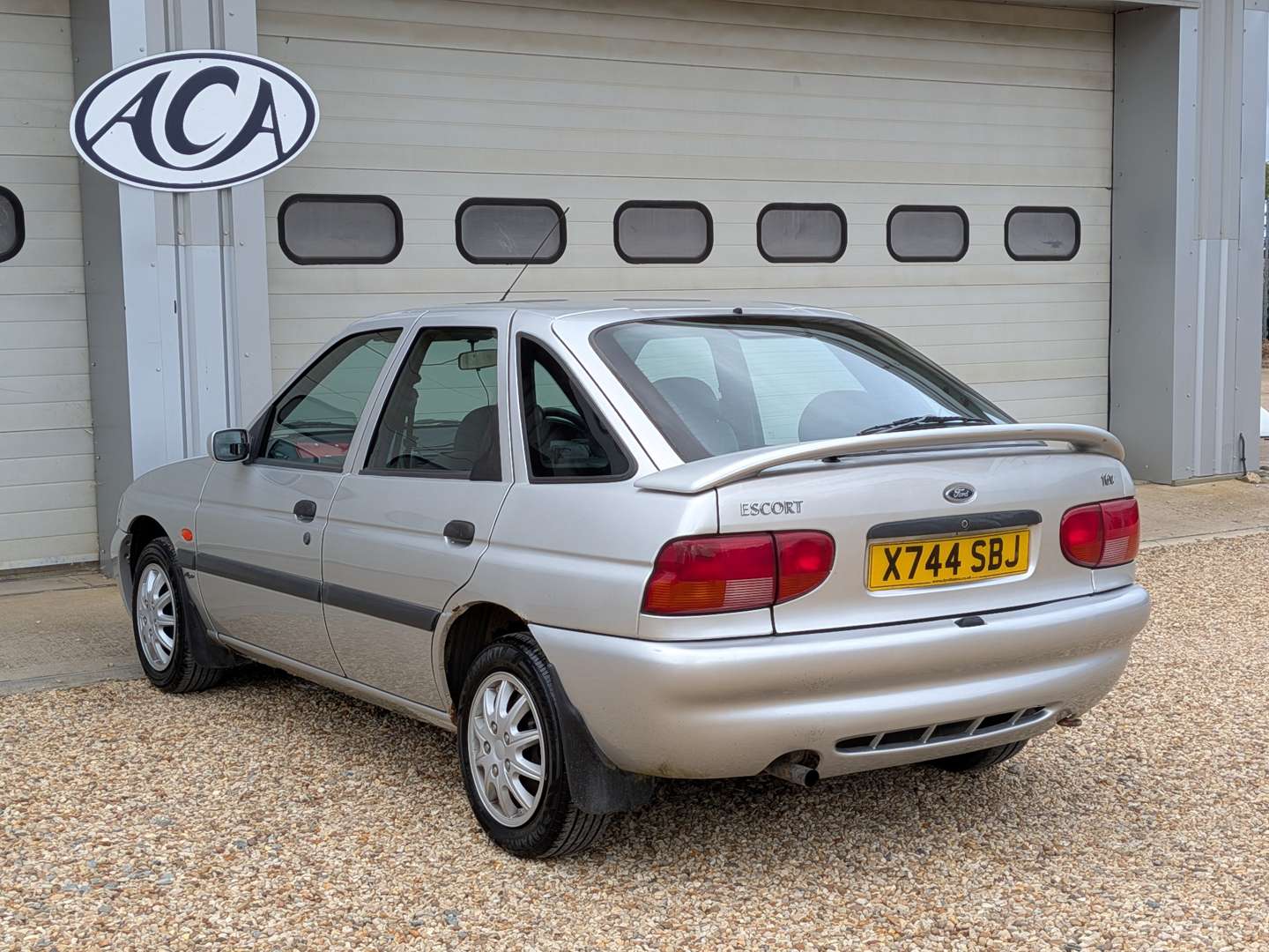 <p>2000 FORD ESCORT FLIGHT</p>