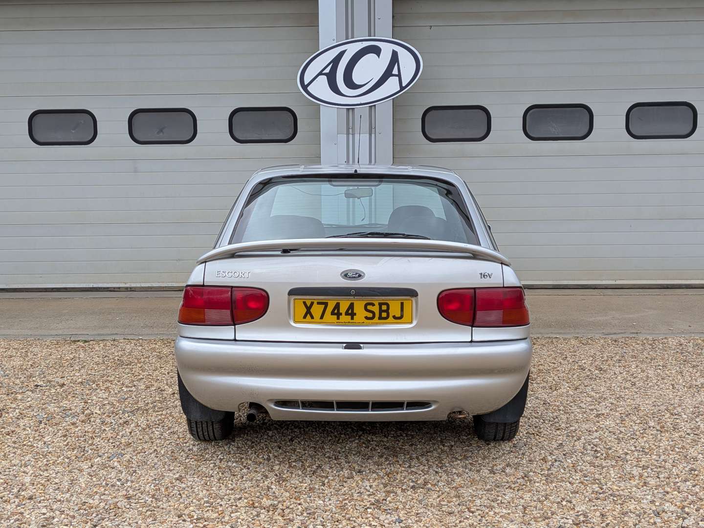 <p>2000 FORD ESCORT FLIGHT</p>