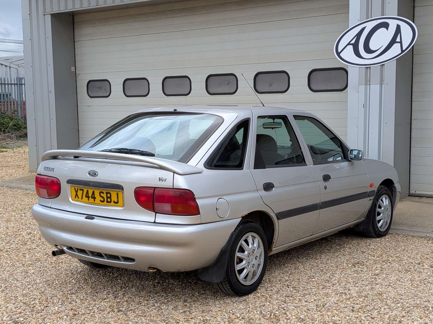 <p>2000 FORD ESCORT FLIGHT</p>