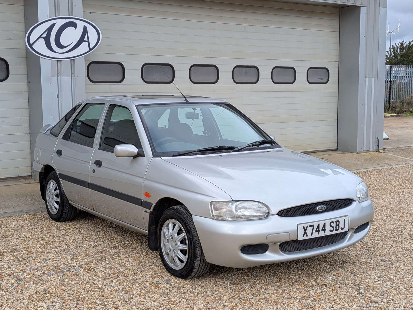 <p>2000 FORD ESCORT FLIGHT</p>