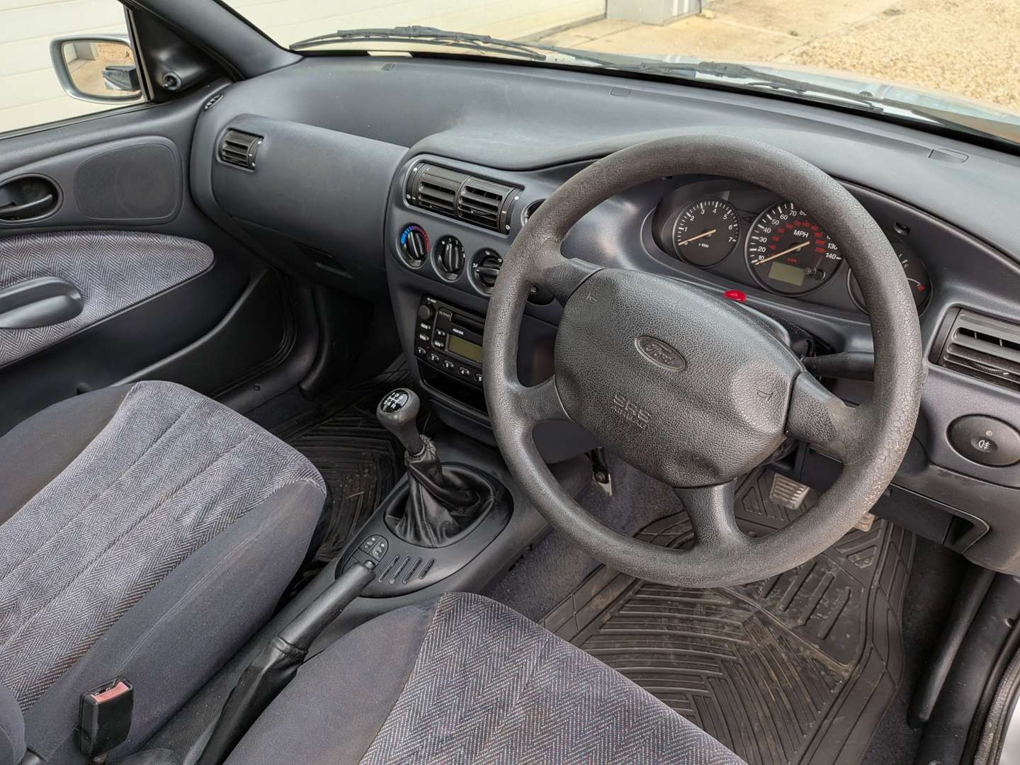 <p>2000 FORD ESCORT FLIGHT</p>