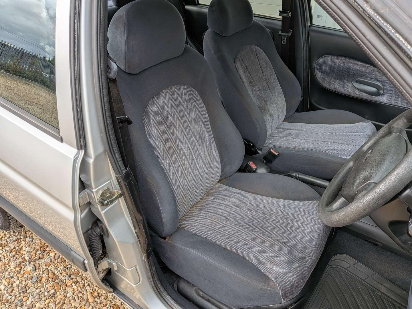 <p>2000 FORD ESCORT FLIGHT</p>