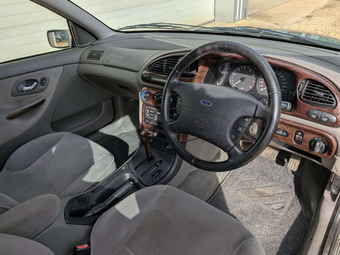 <p>1999 FORD MONDEO GHIA AUTO</p>