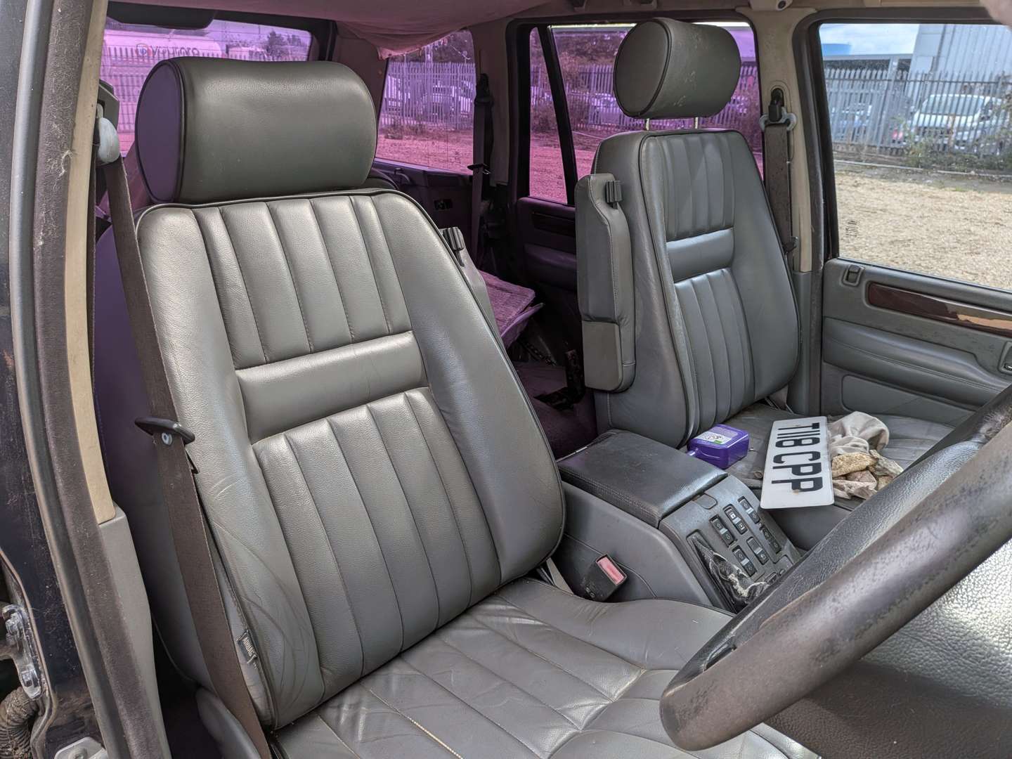 <p>1999 RANGE ROVER P38 4.6 AUTO</p>