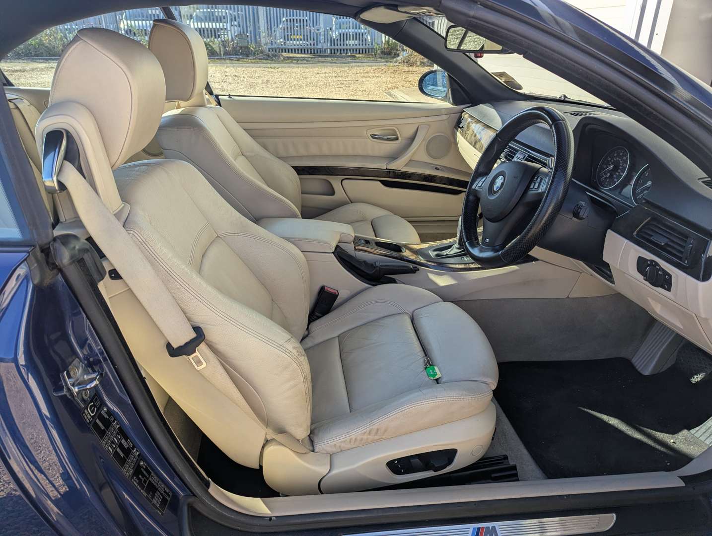 <p>2007 BMW 330I E93 M SPORT CONVERTIBLE AUTO</p>