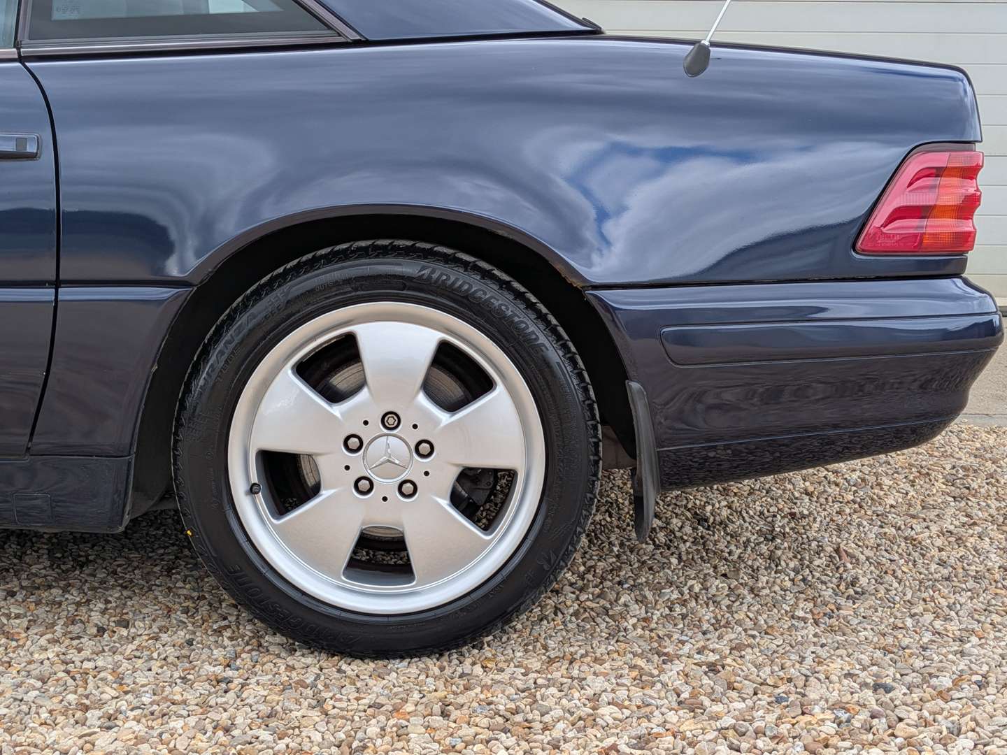 <p>1998 MERCEDES SL 320 R129 AUTO</p>