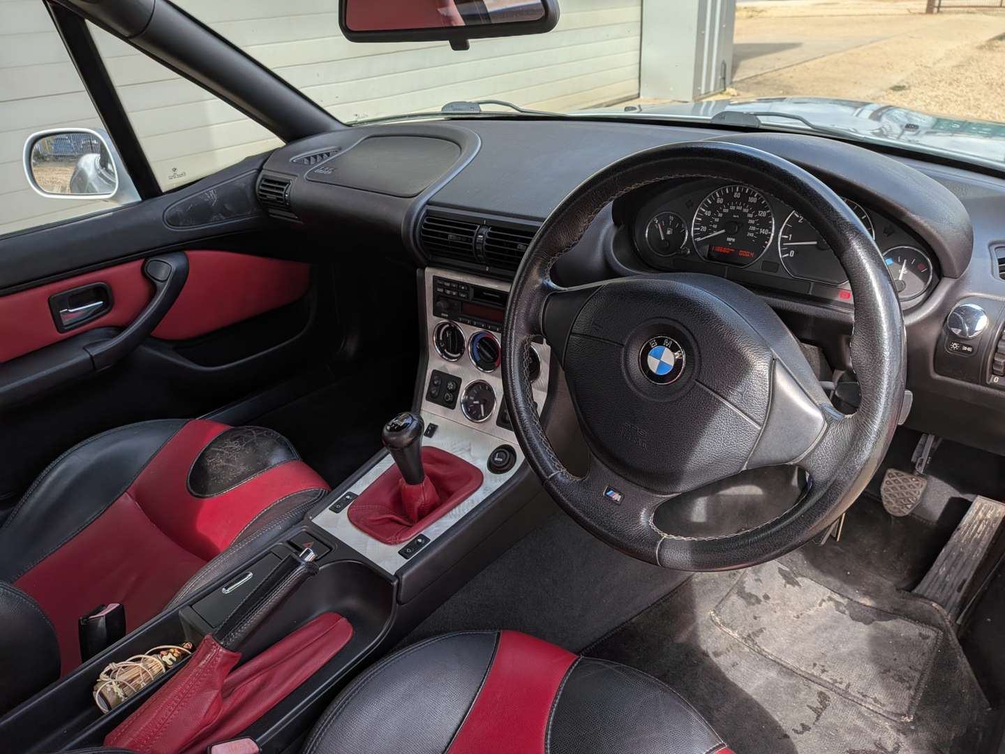 <p>2001 BMW Z3 SPORT ROADSTER</p>