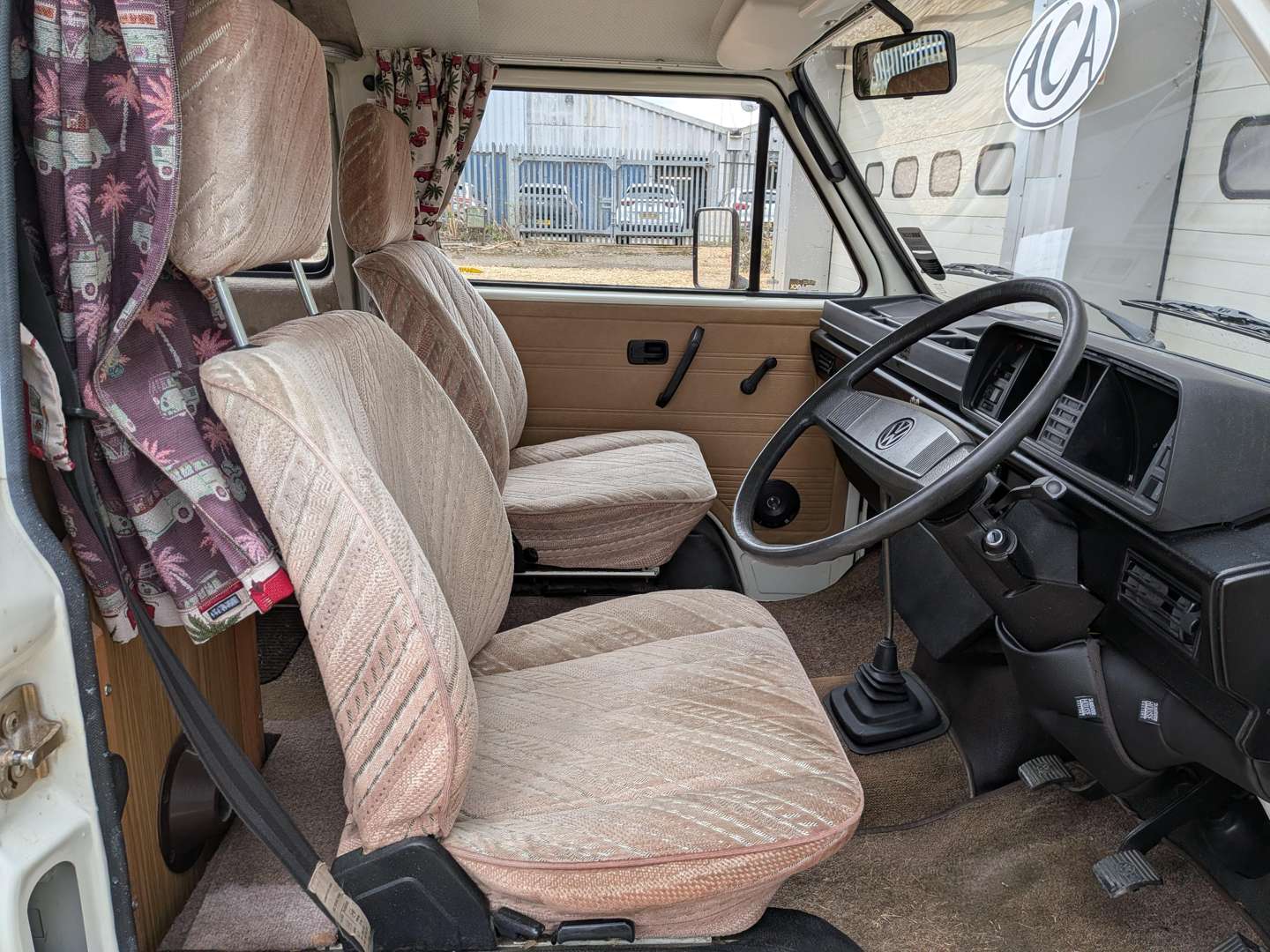 <p>1991 VW T25 MOTOR CARAVAN</p>