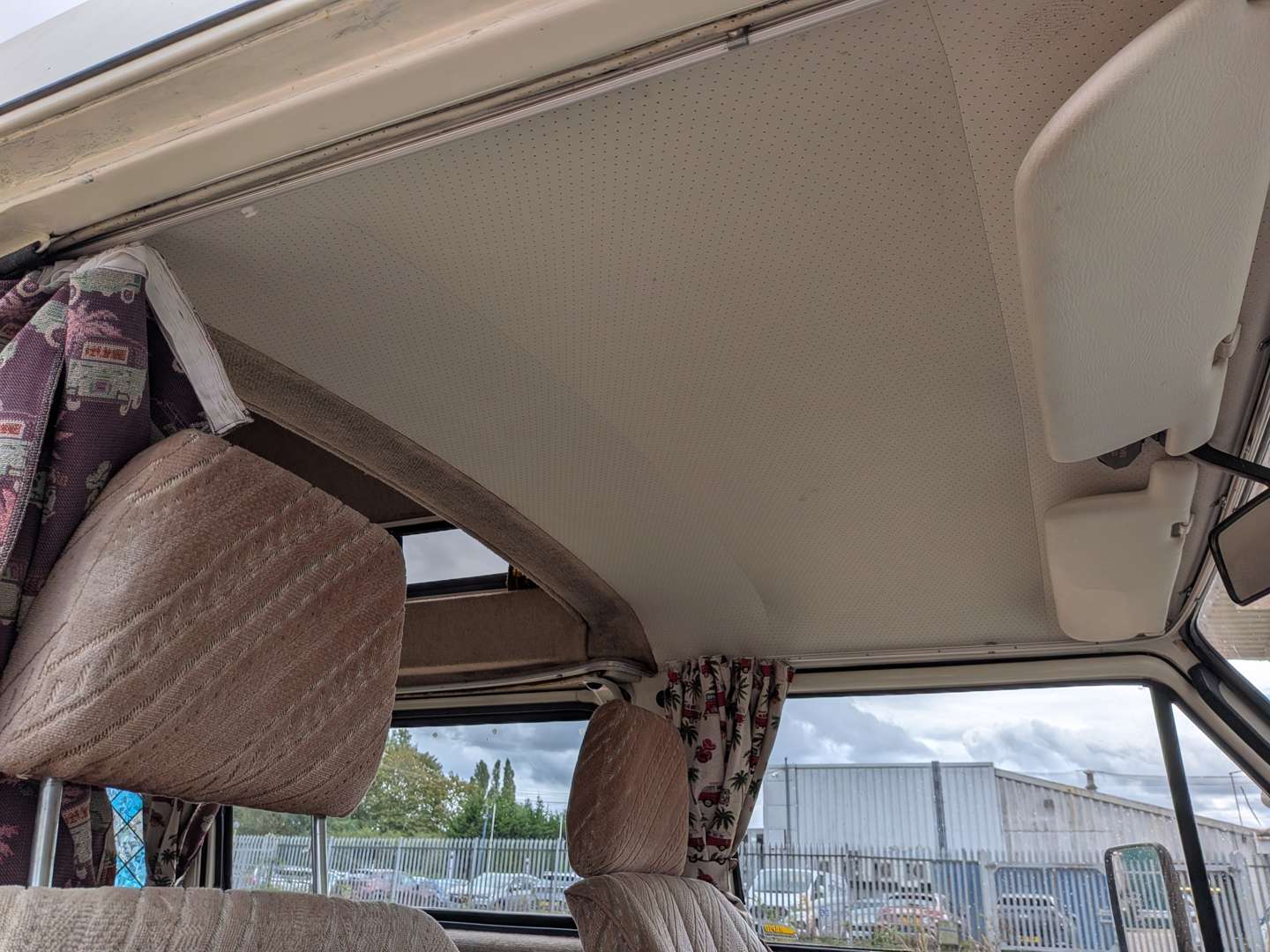 <p>1991 VW T25 MOTOR CARAVAN</p>