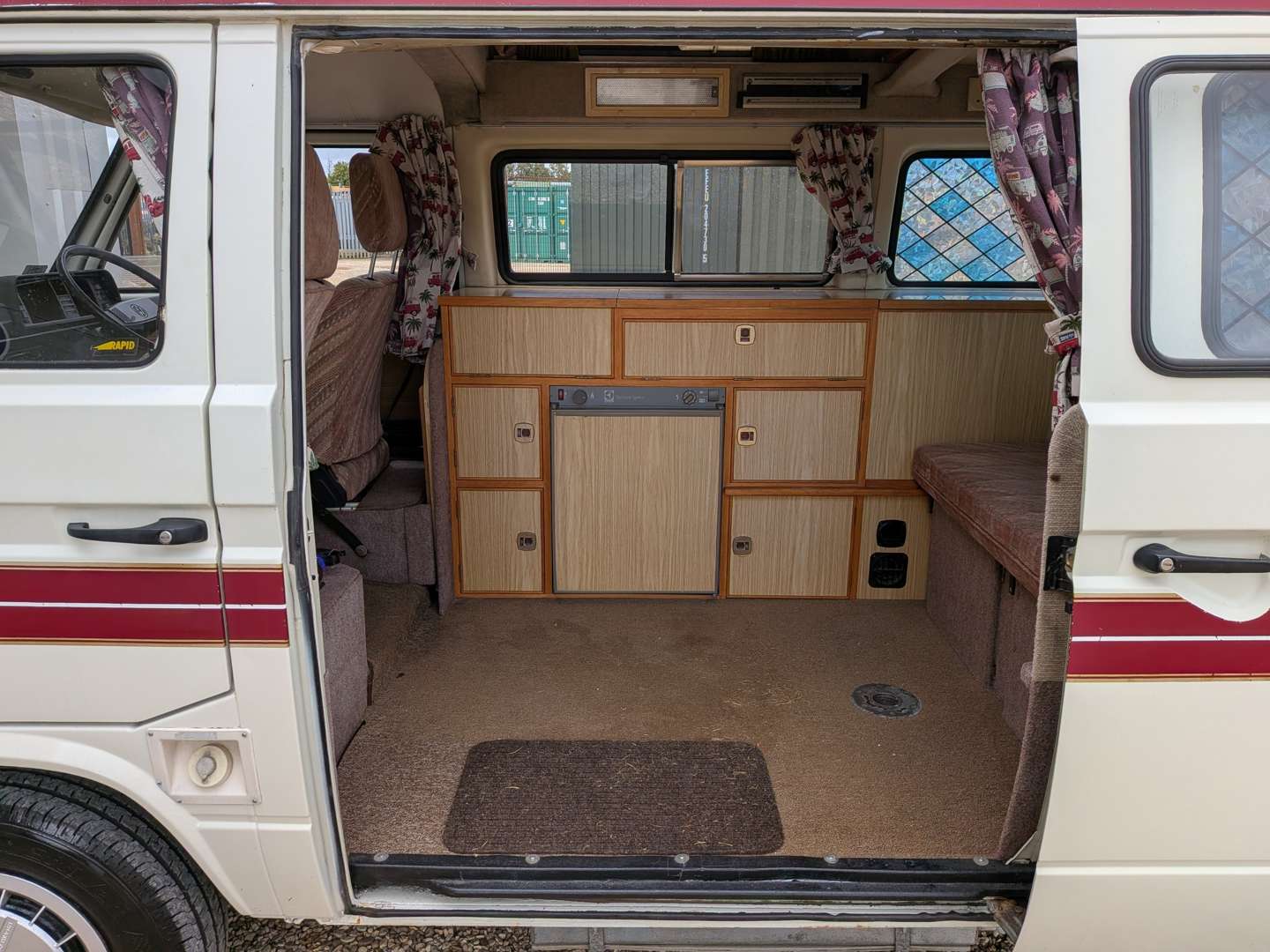 <p>1991 VW T25 MOTOR CARAVAN</p>