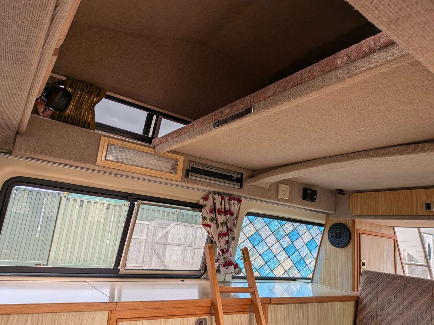 <p>1991 VW T25 MOTOR CARAVAN</p>