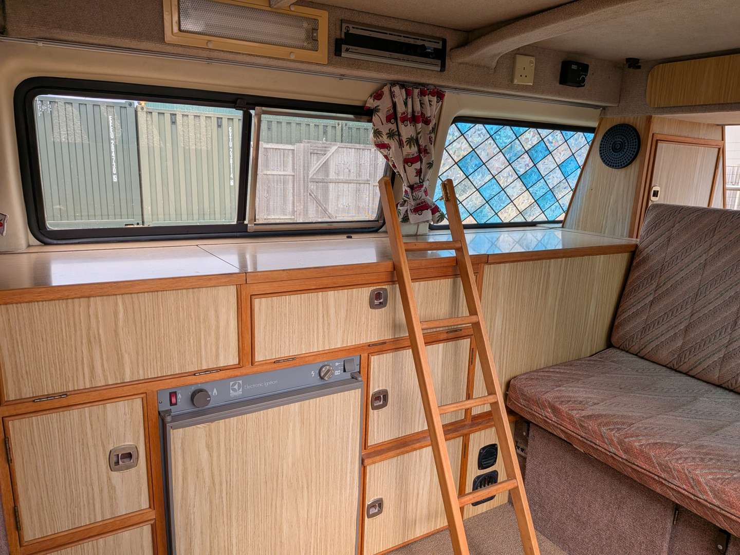 <p>1991 VW T25 MOTOR CARAVAN</p>