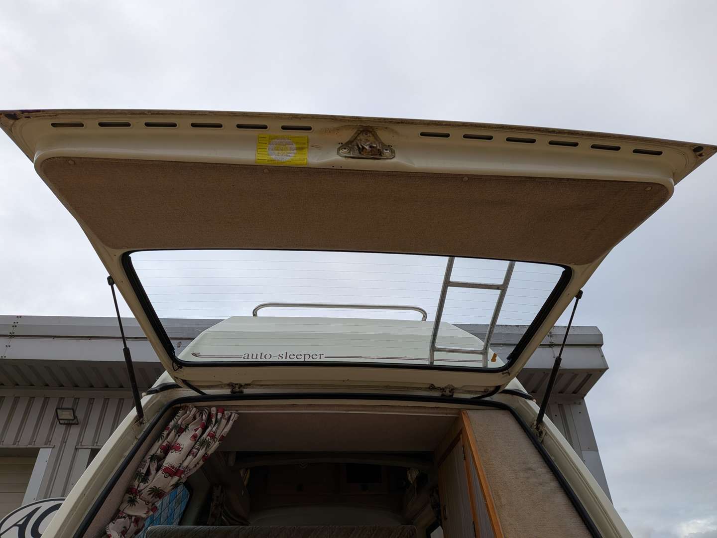 <p>1991 VW T25 MOTOR CARAVAN</p>