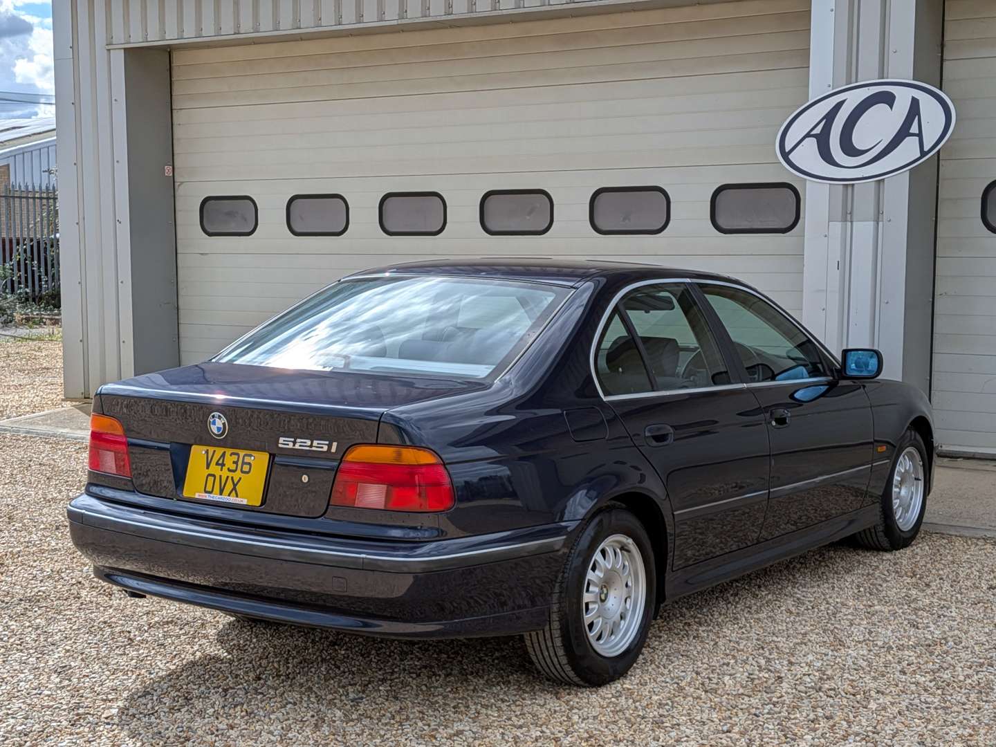 <p>2000 BMW 525I E39</p>