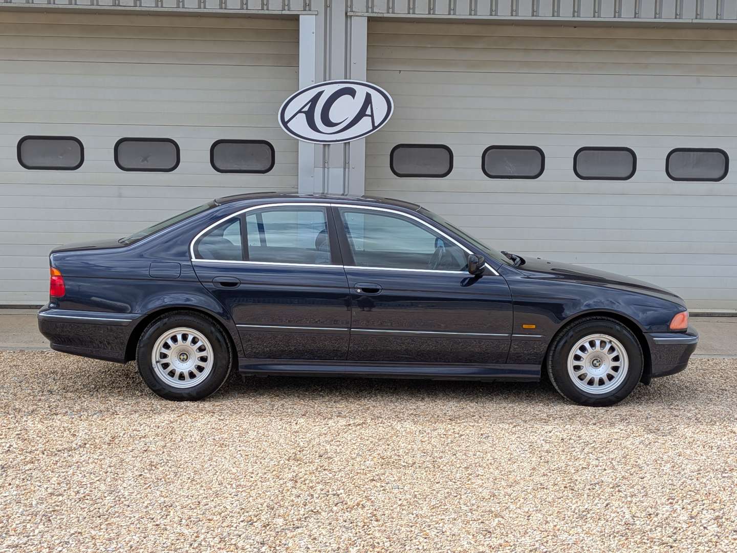 <p>2000 BMW 525I E39</p>