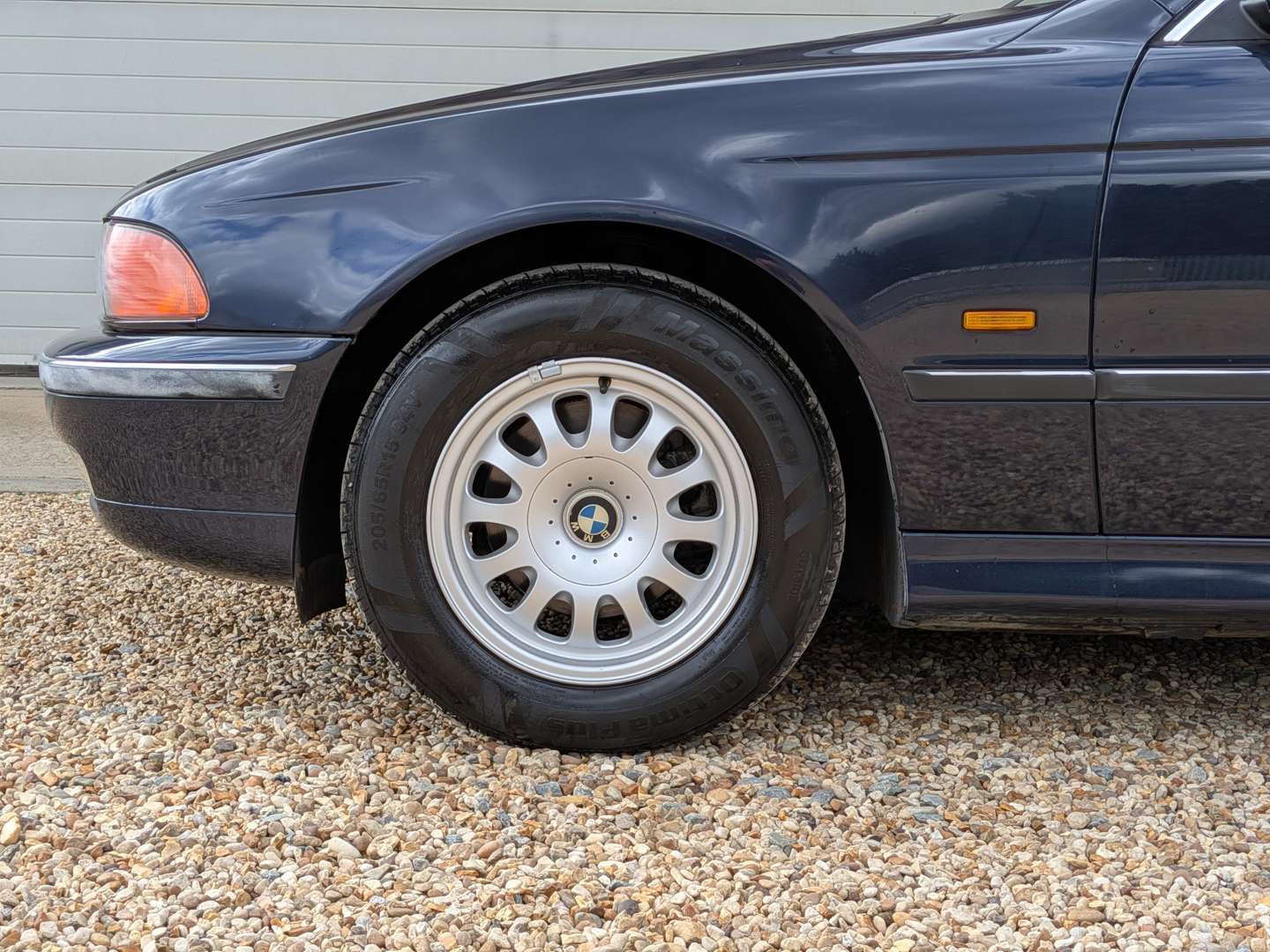 <p>2000 BMW 525I E39</p>