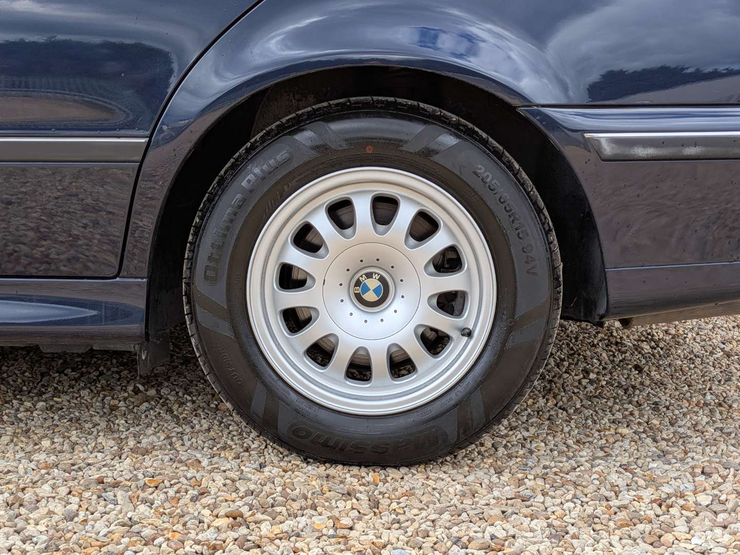 <p>2000 BMW 525I E39</p>