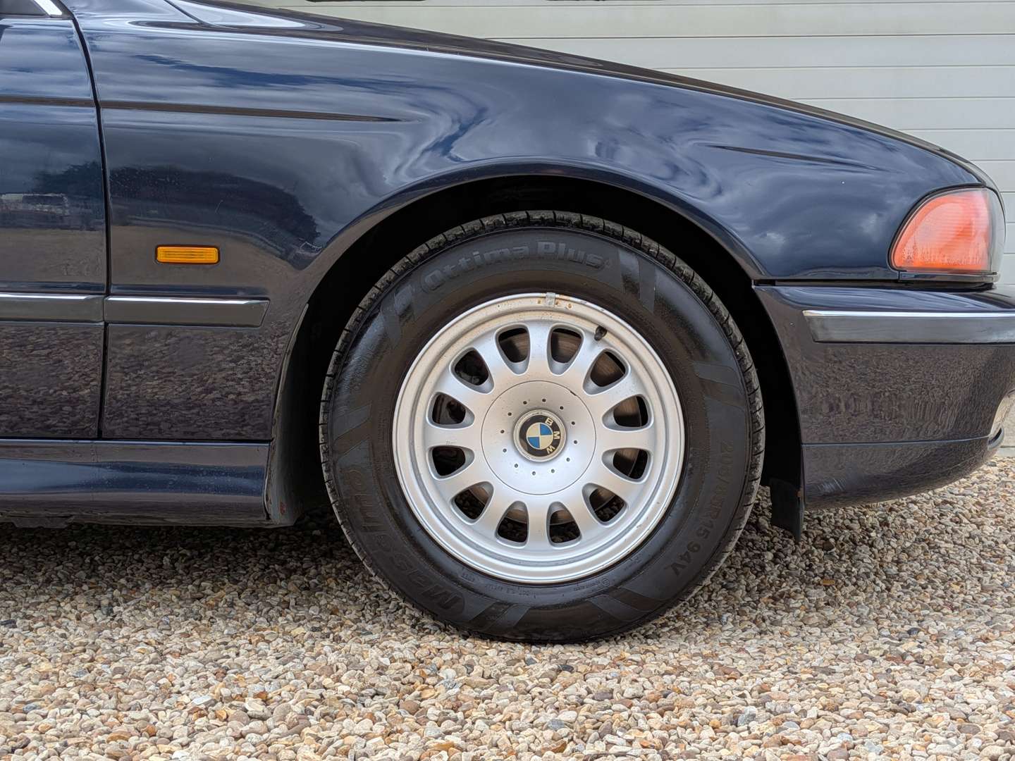 <p>2000 BMW 525I E39</p>