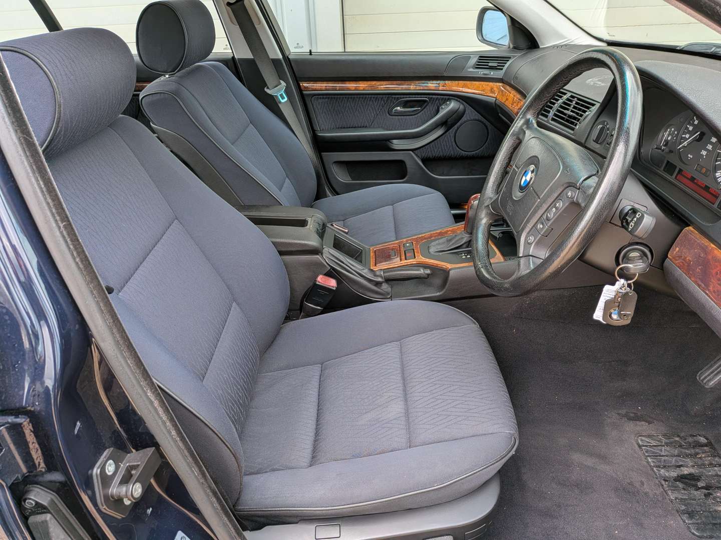 <p>2000 BMW 525I E39</p>