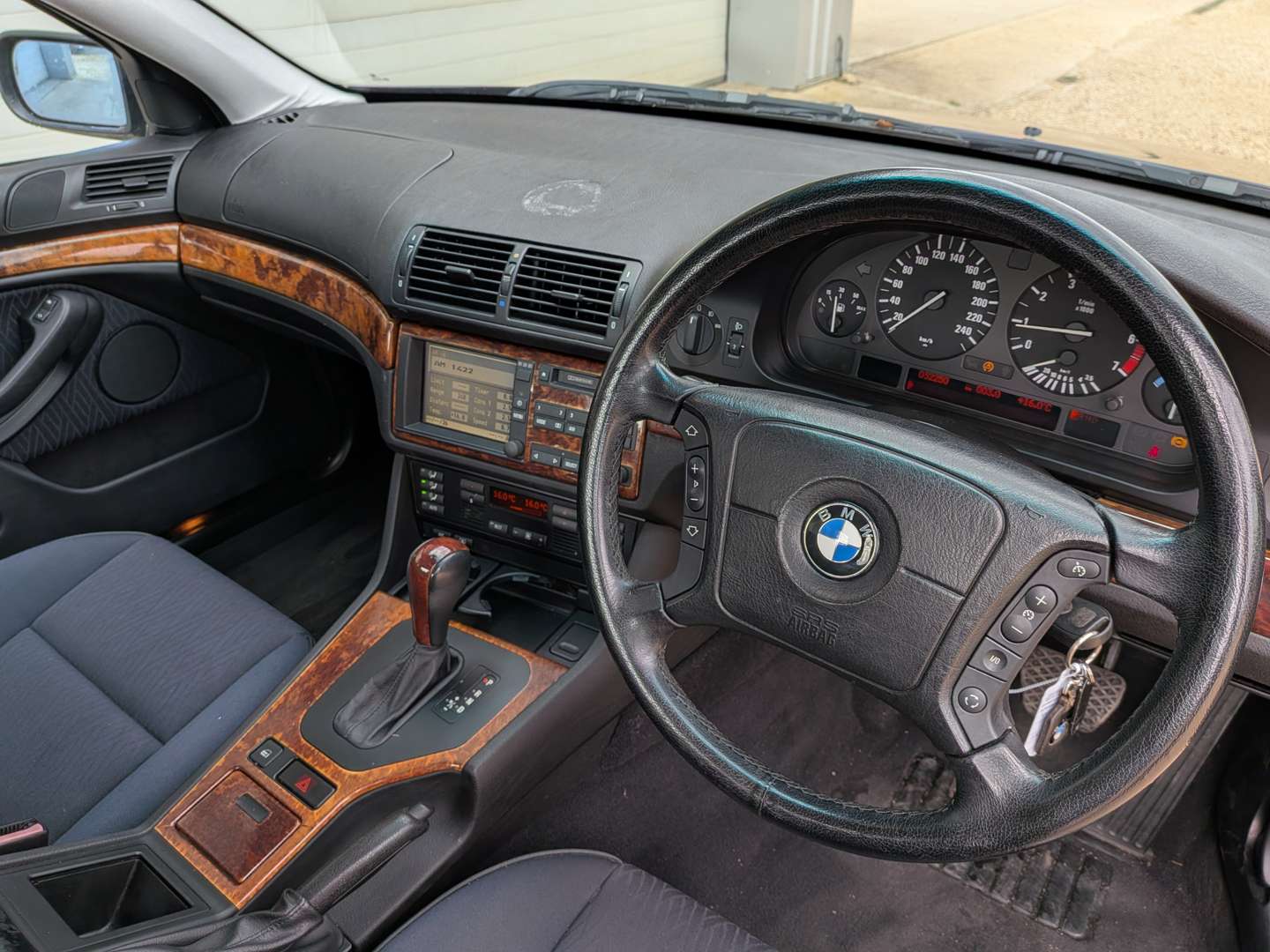 <p>2000 BMW 525I E39</p>