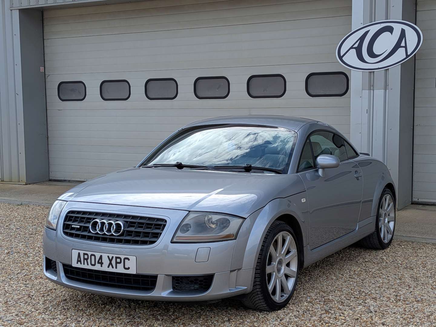 <p>2004 AUDI TT QUATTRO</p>