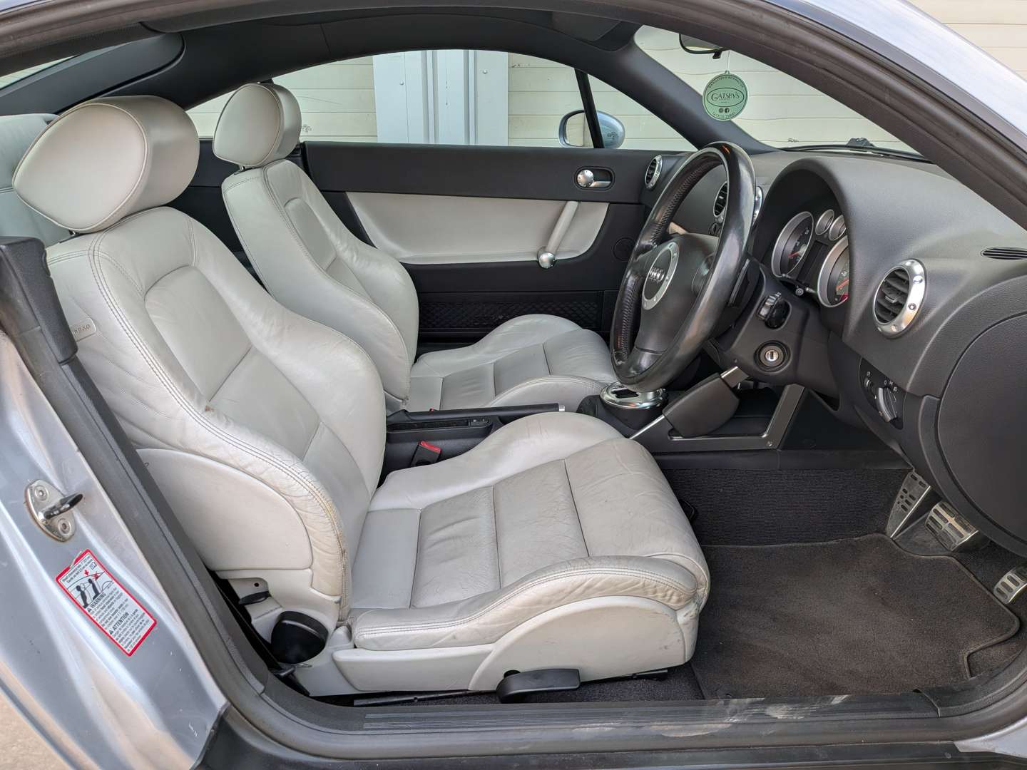 <p>2004 AUDI TT QUATTRO</p>