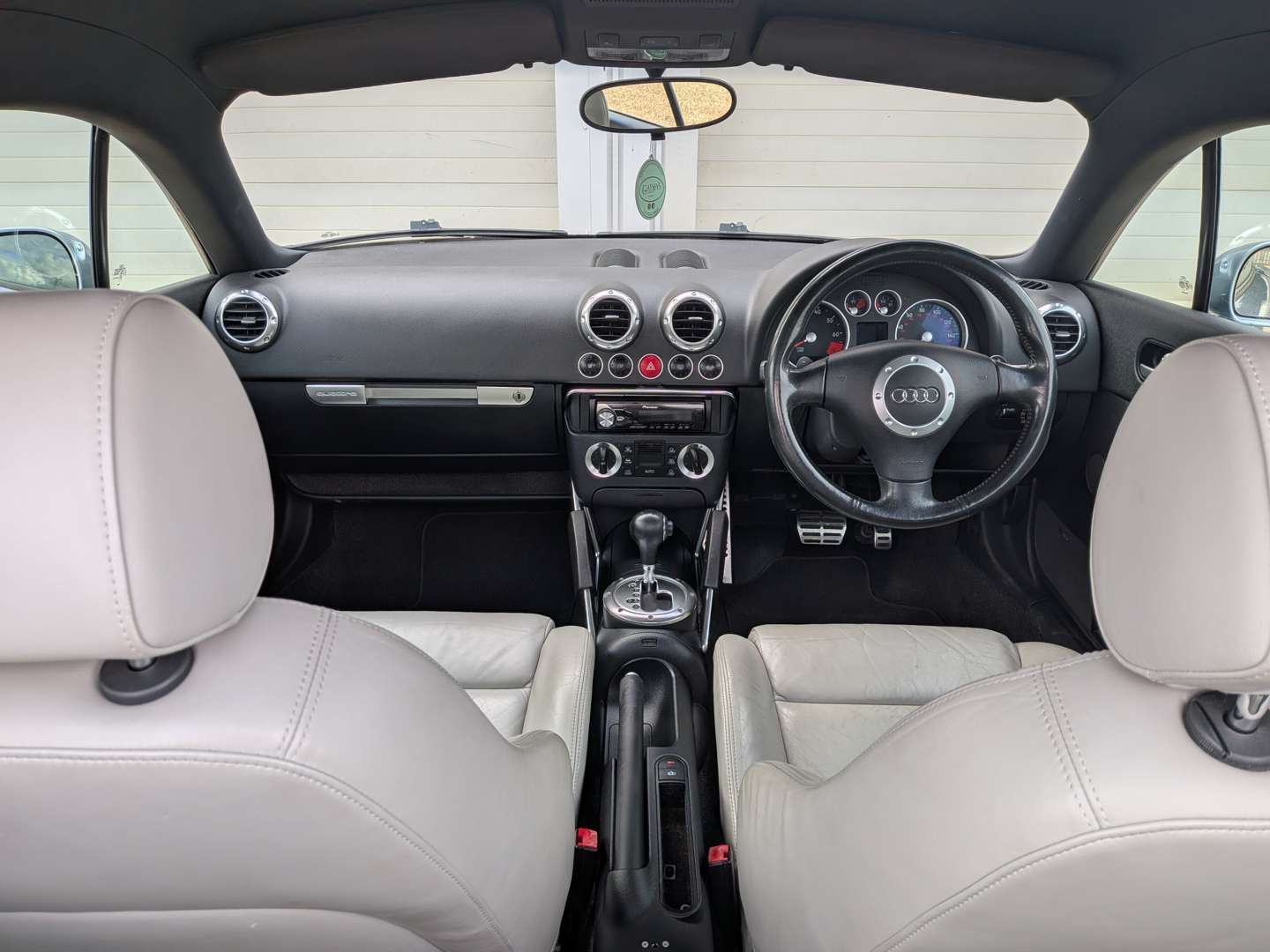 <p>2004 AUDI TT QUATTRO</p>